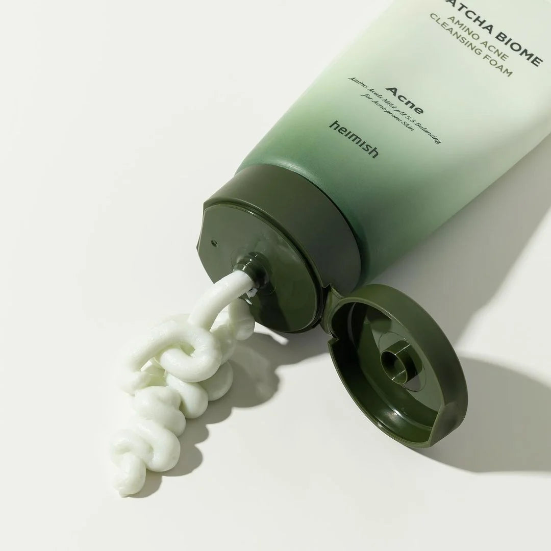 Romige textuur van de Heimish Matcha Biome Amino Acne Cleansing Foam