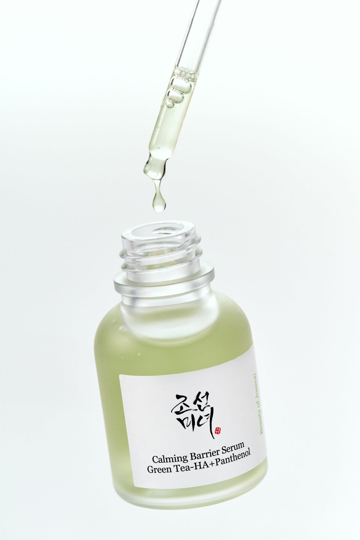 Open flesje Beauty of Joseon Calming Barrier Serum met pipet erboven, Green Tea-HA + Panthenol