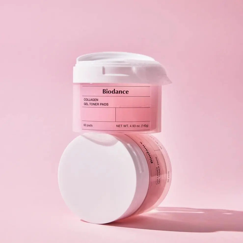 Biodance Collagen Gel Toner Pads, pot met gelpad op een roze achtergrond
