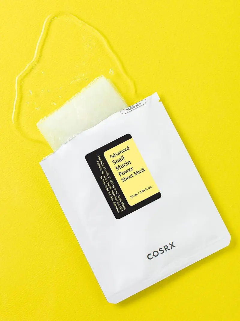 COSRX Advanced Snail Mucin Power Sheet Mask geopend, met druipende essence van slakkenslijm