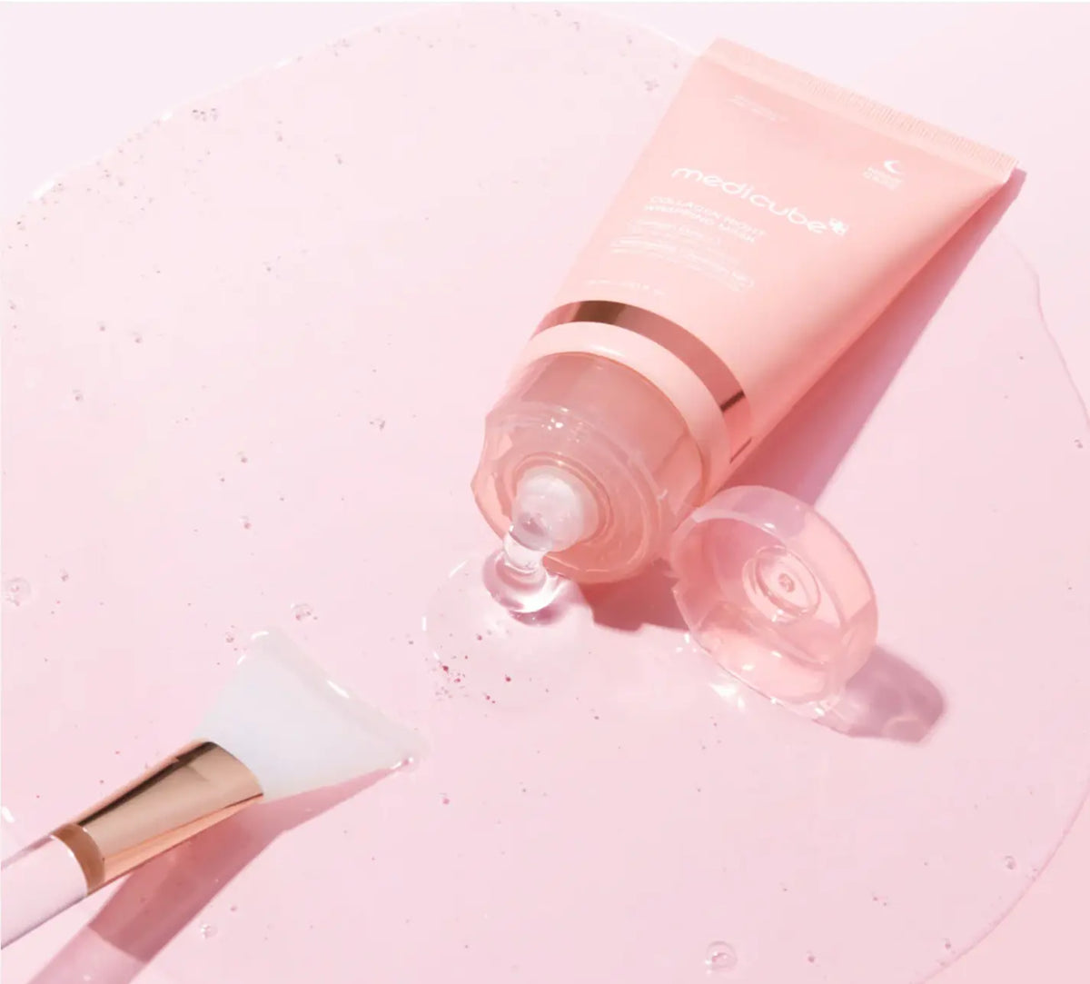 Medicube Collagen Night Wrapping Mask, geopende tube met kwastje en heldere gel