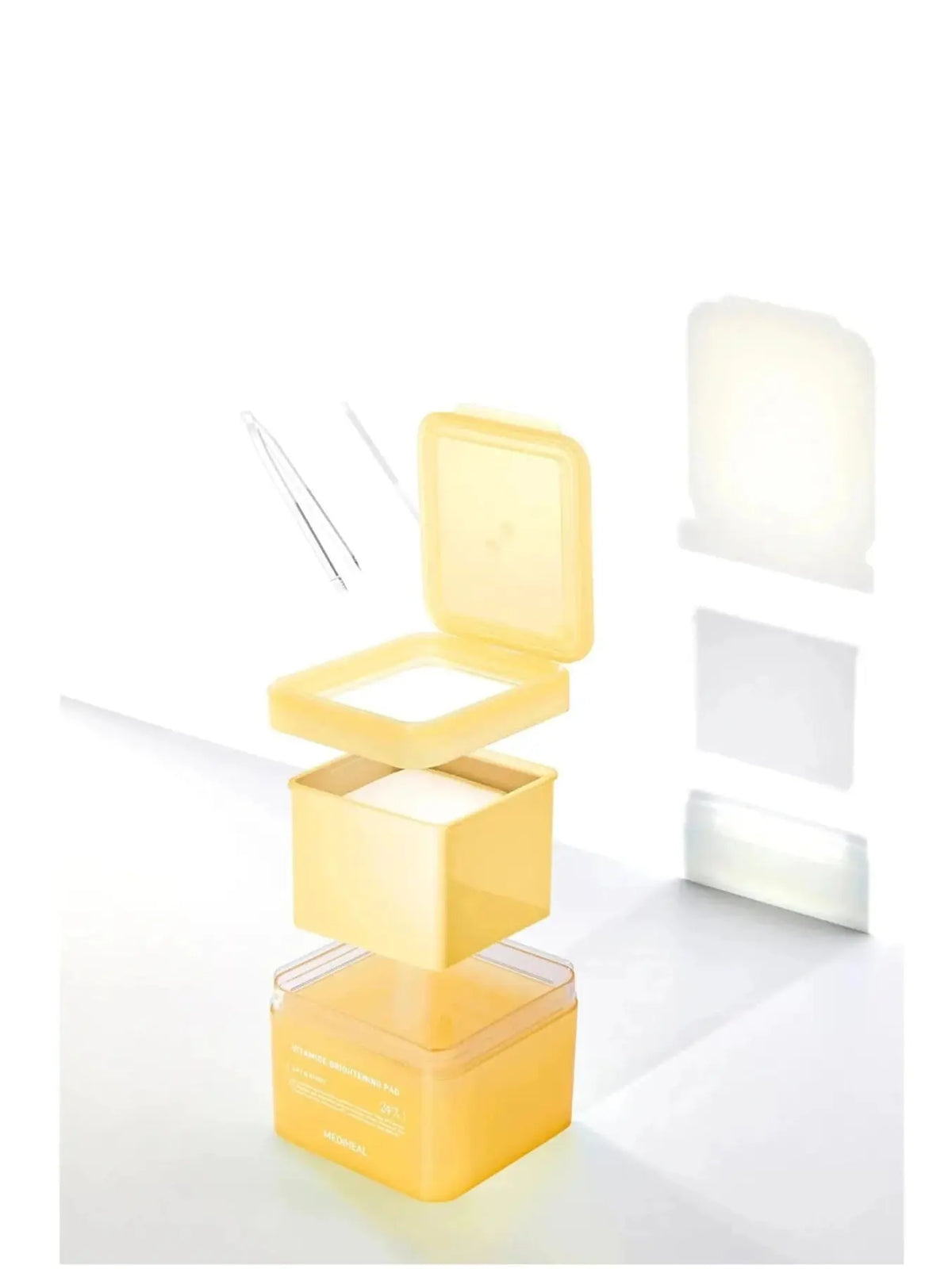 Mediheal Vitamide Brightening Pad, uiteengehaalde pot met pincet en deksel