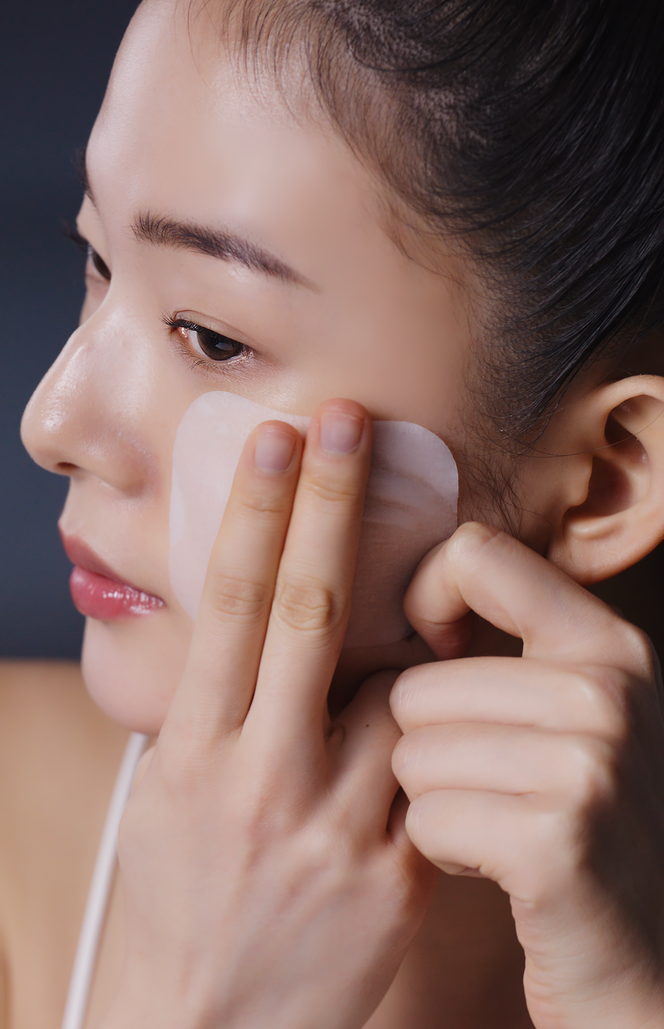 Mediheal Watermide Moisture Pad op de wang