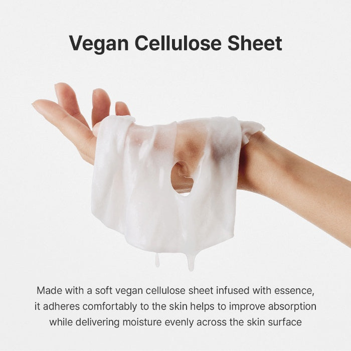 Vegan cellulose sheet van het Dr. Althea 345 Relief Cream Mask in de hand