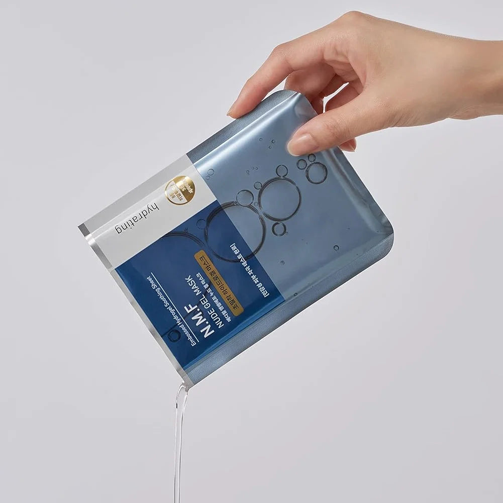 Essence loopt uit het zakje van het Mediheal N.M.F hydrogelmasker