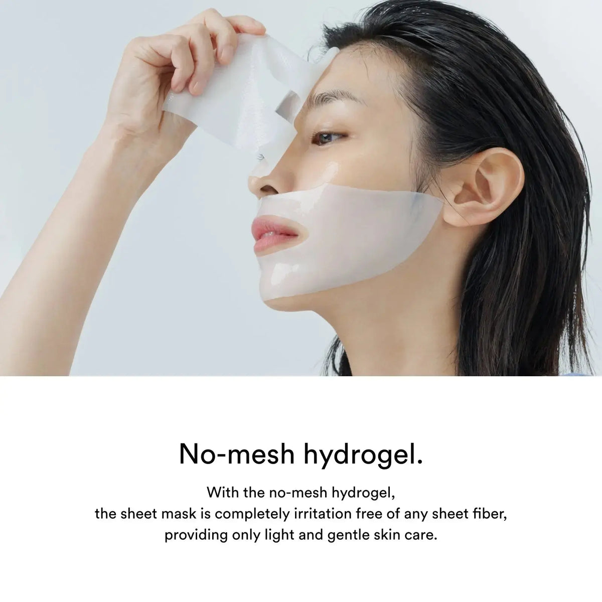 Vrouw brengt het hydrogel masker zonder gaas van Abib Collagen Gel Mask aan