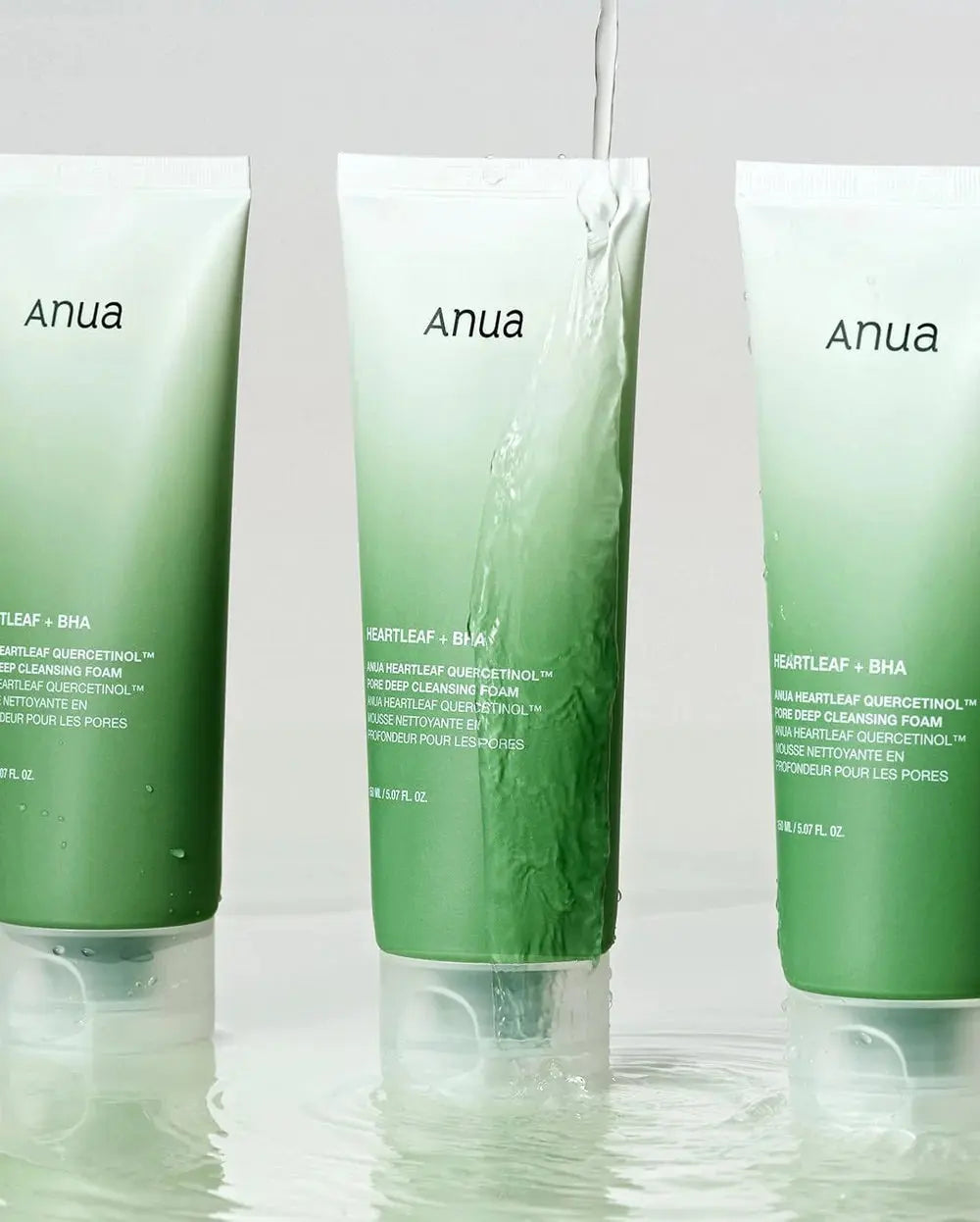 Anua Heartleaf Quercetinol Pore Deep Cleansing Foam, drie tubes in water