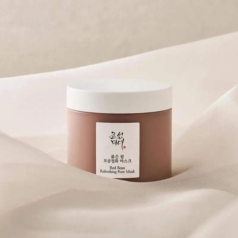 Beauty of Joseon Red Bean Refreshing Pore Mask 140 ml in pot op zachte stof