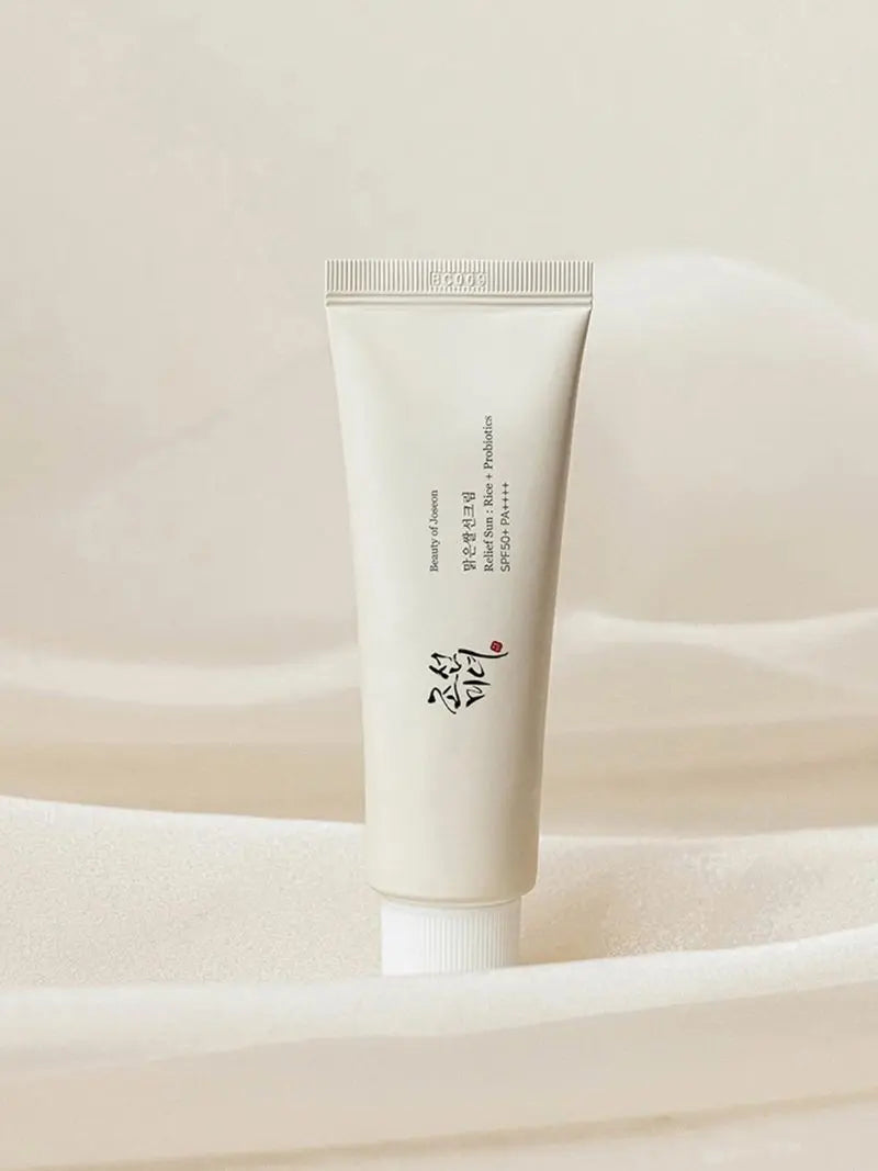 Beauty of Joseon Relief Sun: Rice + Probiotics SPF50+ PA++++, tube op zachte witte stof