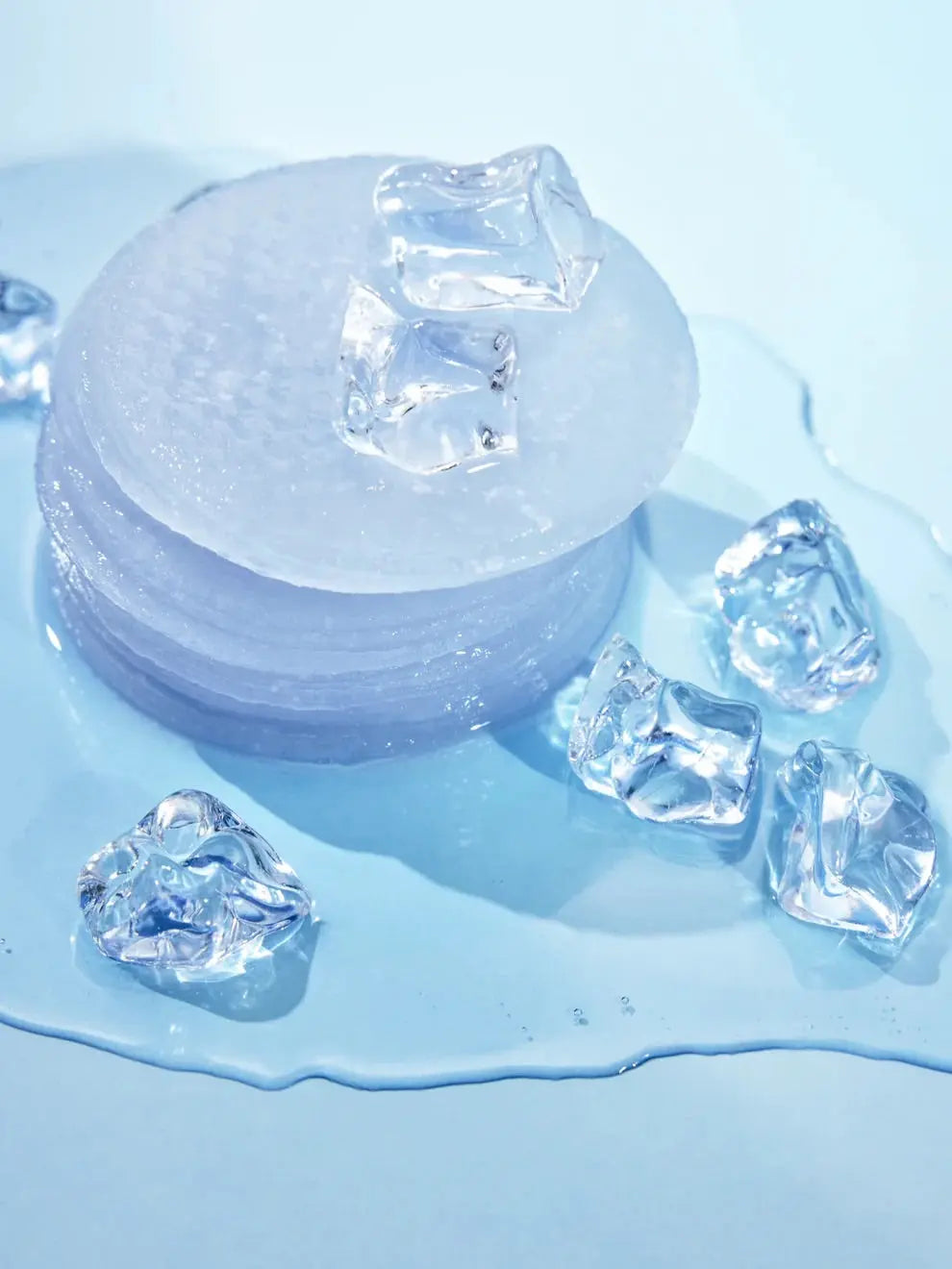Biodance Cera-nol Gel Toner Pads, stapel blauwe gelpads met ijsblokjes