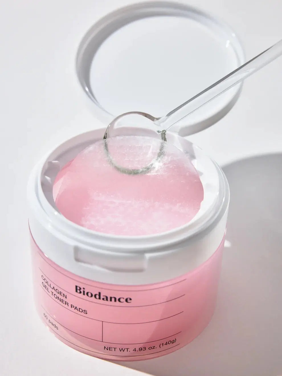 Biodance Collagen Gel Toner Pads, geopende pot met pincet en roze gelpads