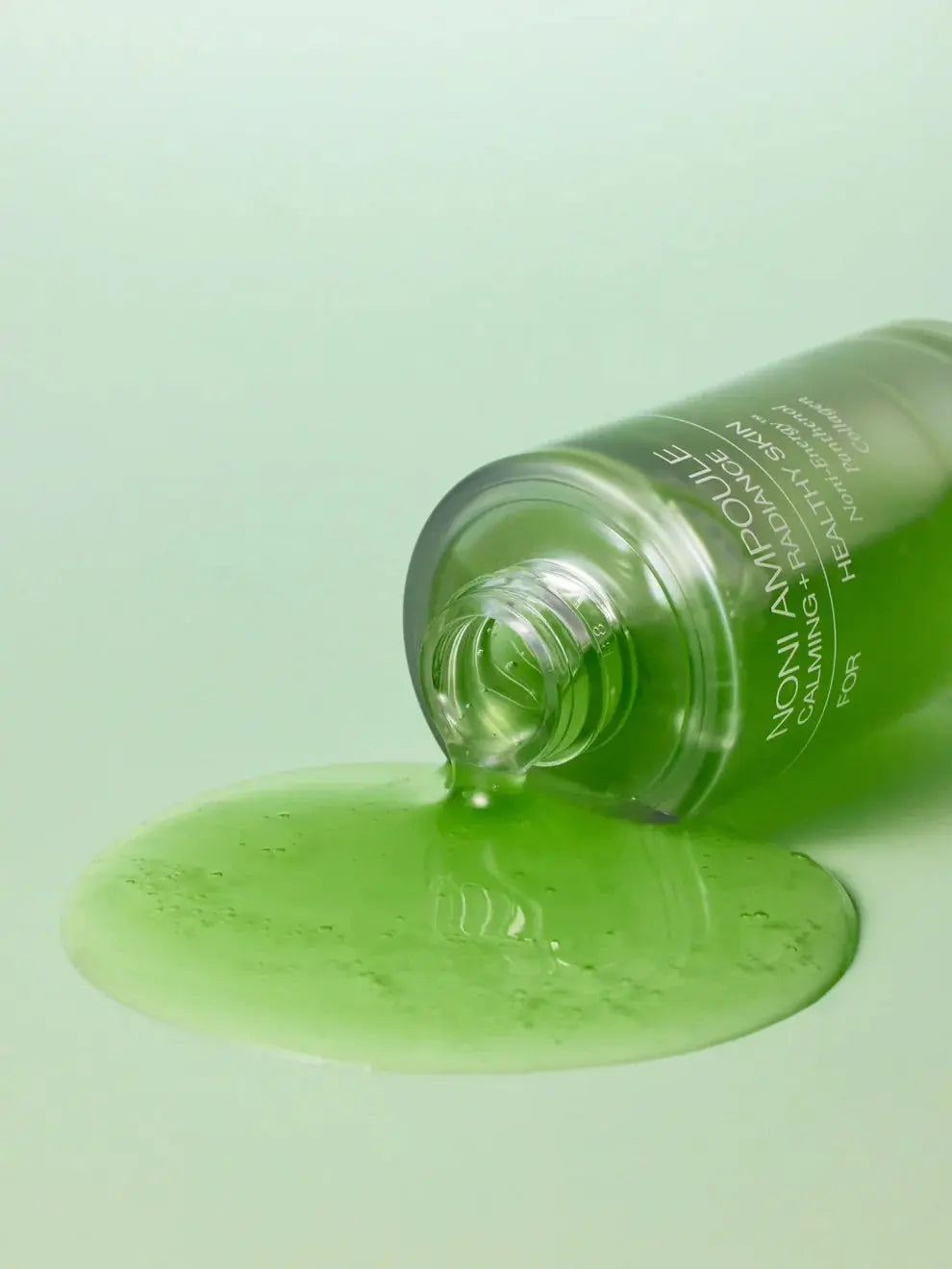 Celimax The Real Noni Energy Ampoule, groene ampoule loopt uit de flacon