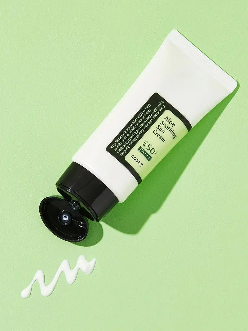 COSRX Aloe Soothing Sun Cream SPF50+ PA+++, geopende tube met een streep crème