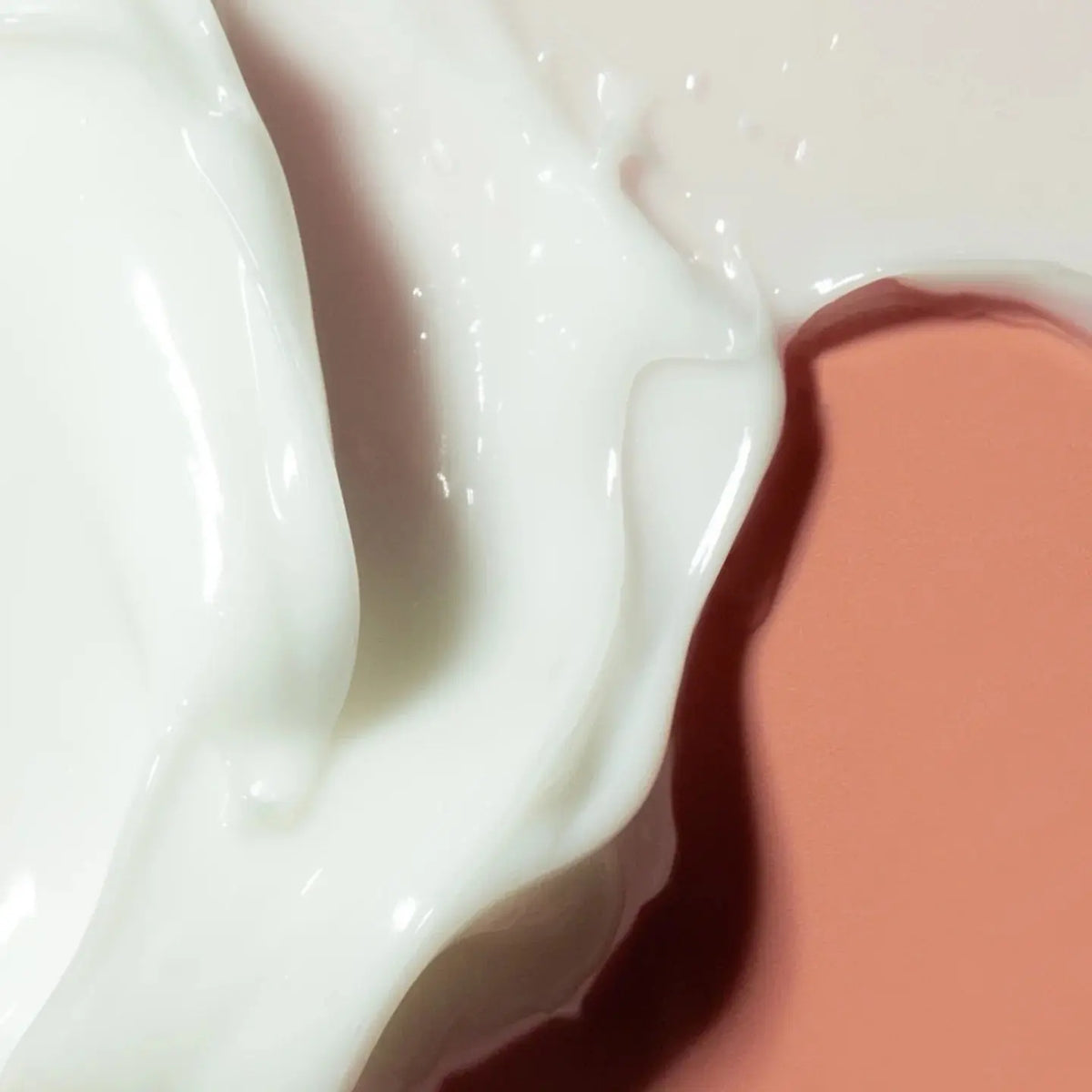 Haruharu Wonder Centella Phyto & 5 Peptide Concentrate Cream, close-up van de witte romige textuur