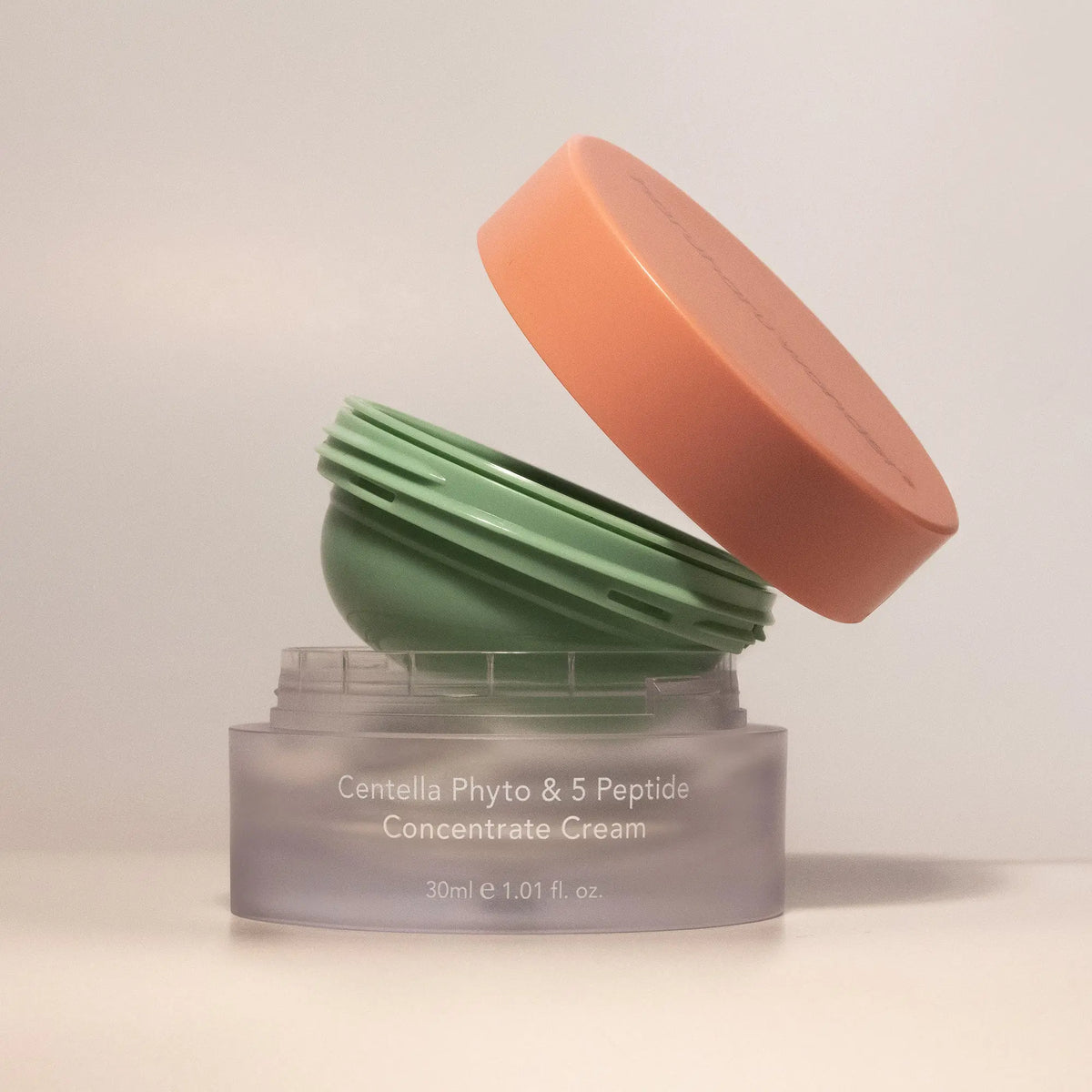 Haruharu Wonder Centella Phyto & 5 Peptide Concentrate Cream, geopende pot met deksel