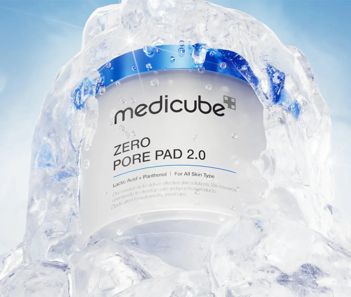 Medicube Zero Pore Pad 2.0, pot omringd door ijs