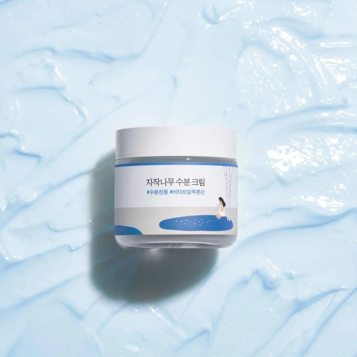 Round Lab Birch Juice Moisturizing Cream, pot op uitgestreken crèmetextuur