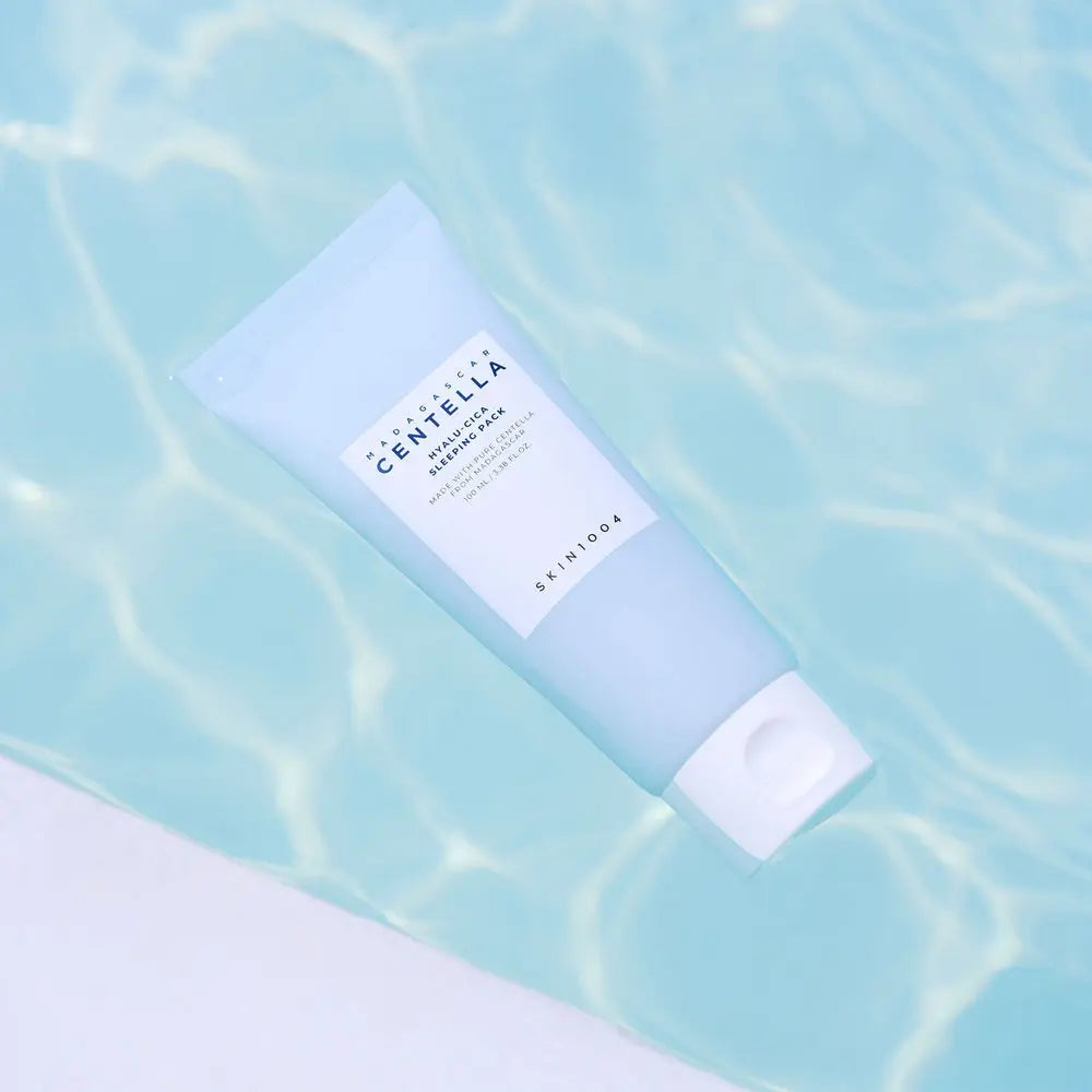 SKIN1004 Hyalu-Cica Sleeping Pack in helder blauw water