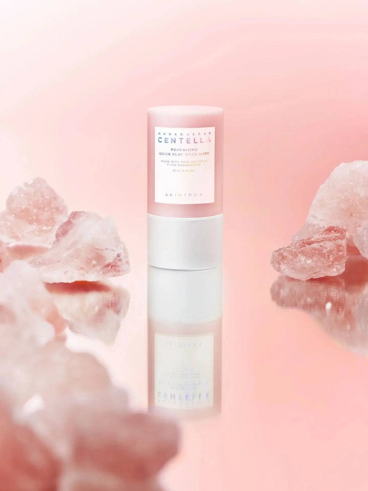 SKIN1004 Poremizing Quick Clay Stick Mask tussen roze kristallen