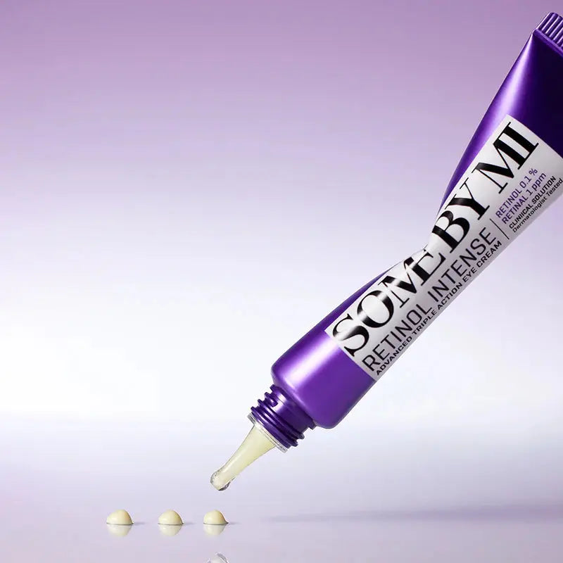 SOME BY MI Retinol Intense Advanced Triple Action Eye Cream, tube met druppeltjes crème